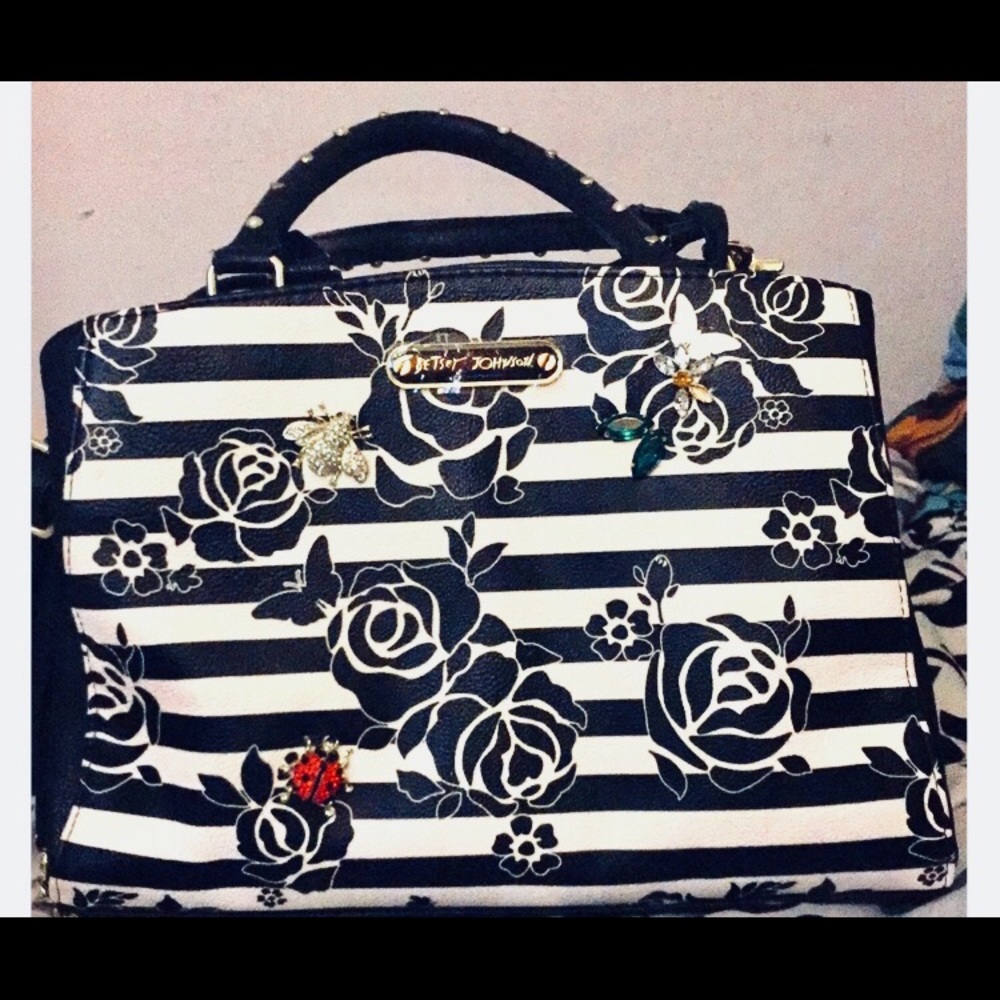 I ❤️ Offers!! Betsey johnson  roses Handbag